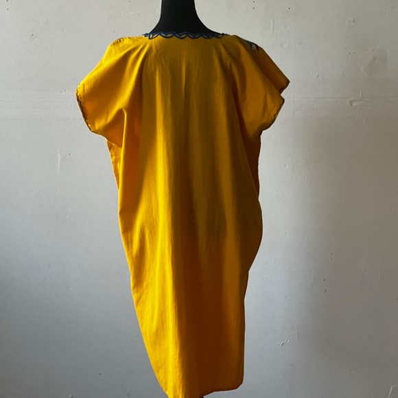 Vintage, yellow embroidered mumu - Picture 10 of 12
